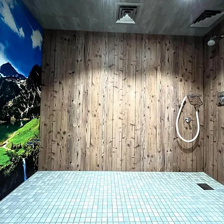 Montana Haus, B15 *
